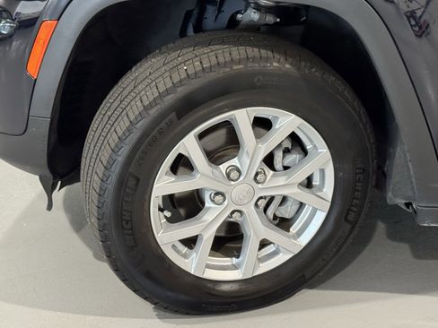 Used 2023 Jeep Grand Cherokee Limited image 44