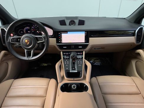 Used 2022 Porsche Cayenne AWD/4WD image 13