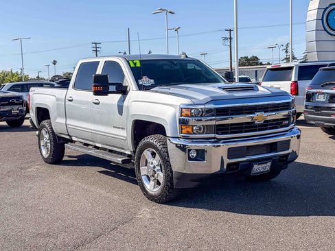 Used 2017 Chevrolet Silverado 2500 LT w/ LT Convenience Package AWD/4WD image 5