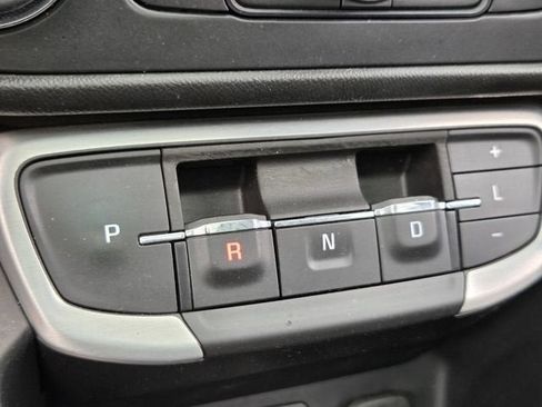 Used 2022 GMC Terrain SLT FWD image 23