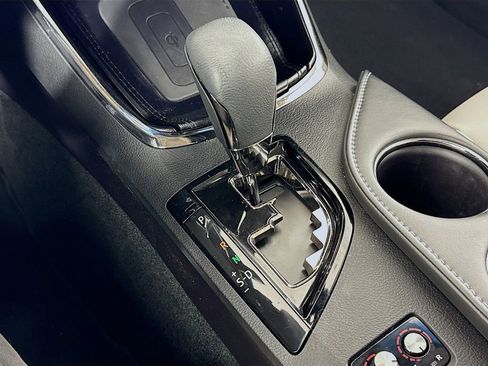 Used 2018 Toyota Avalon XLE Premium image 17