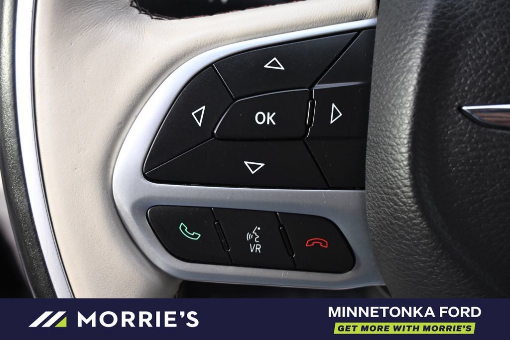 Used 2017 Chrysler Pacifica Limited FWD image 40