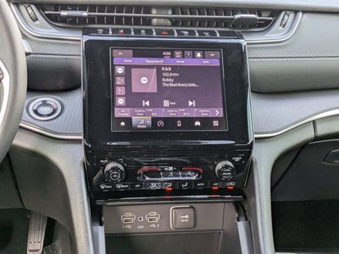 New 2025 Jeep Grand Cherokee L Laredo image 16