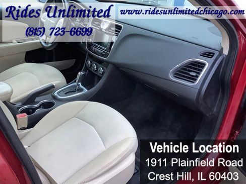 Used 2011 Chrysler 200 Touring image 29