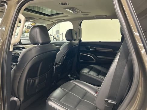 Used 2020 Kia Telluride EX w/ EX Premium Package AWD/4WD image 28