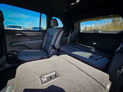 New 2026 GMC Acadia AT4 w/ LPO, Floor Liner Package AWD/4WD image 37