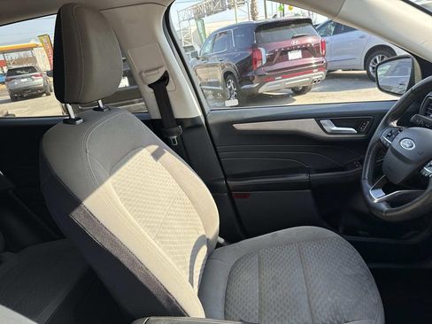 Used 2021 Ford Escape SE image 10
