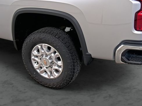 Used 2022 Chevrolet Silverado 2500 LT w/ Convenience Package AWD/4WD image 9