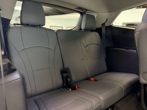 Used 2020 Buick Enclave Essence w/ Sound and Sites Package image 34