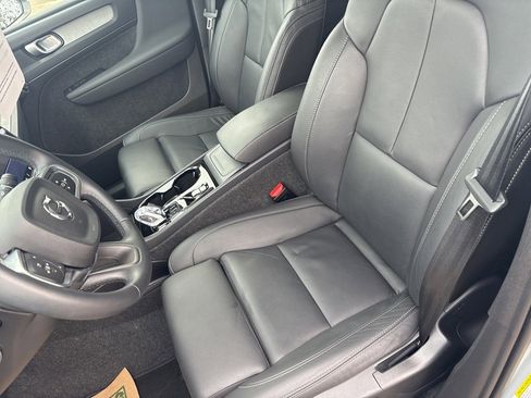 Certified 2025 Volvo XC40 B5 Plus image 20