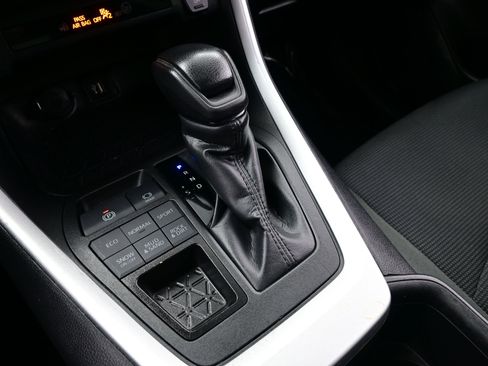 Used 2024 Toyota RAV4 LE image 20