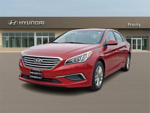 Used 2017 Hyundai Sonata SE image 1