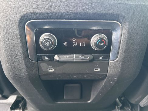 Used 2021 Chevrolet Tahoe Premier AWD/4WD image 17