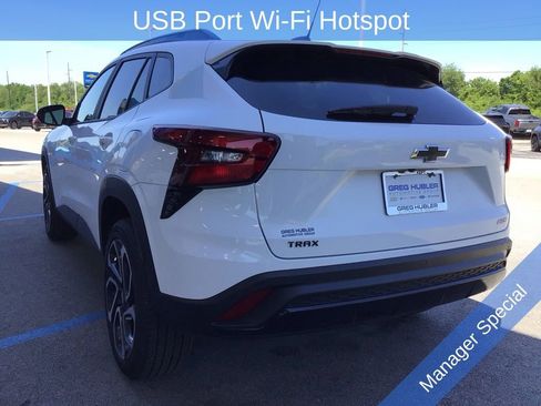 Used 2024 Chevrolet Trax RS w/ Driver Confidence Package FWD image 9