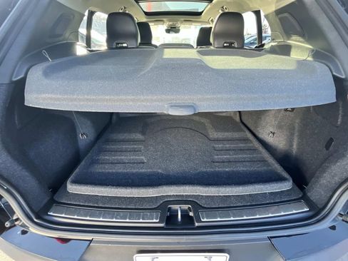 Used 2023 Volvo XC40 B4 Ultimate image 10