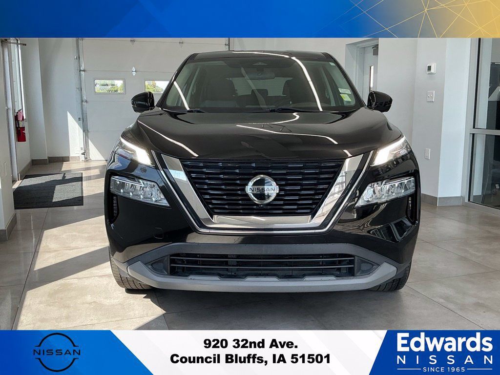 Used 2021 Nissan Rogue SV AWD/4WD image 3