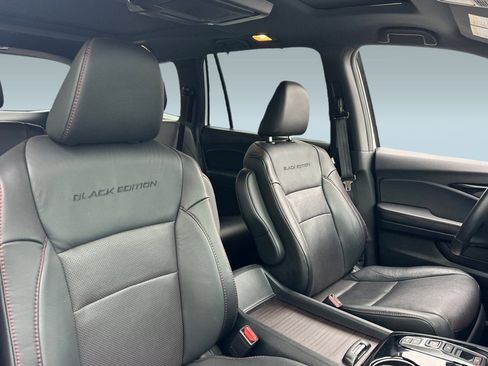 Certified 2022 Honda Pilot Black Edition image 32