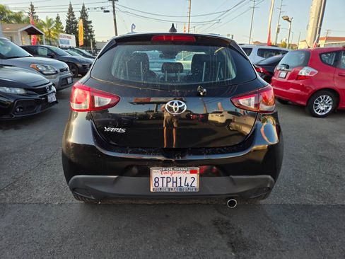 Used 2020 Toyota Yaris LE FWD image 3