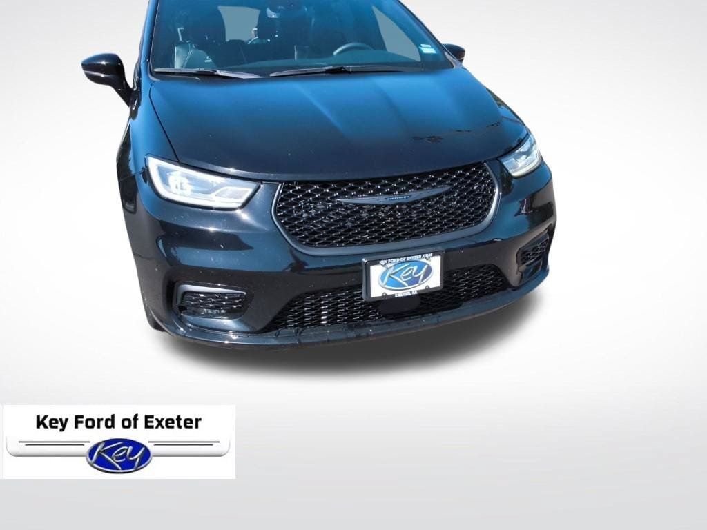 Used 2025 Chrysler Pacifica Limited FWD image 3