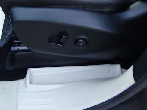 Used 2020 Chrysler Pacifica Touring w/ Tire & Wheel Group image 17