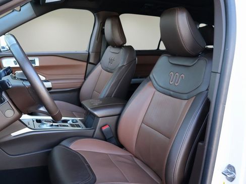 Used 2024 Ford Explorer King Ranch w/ Technology Package image 12