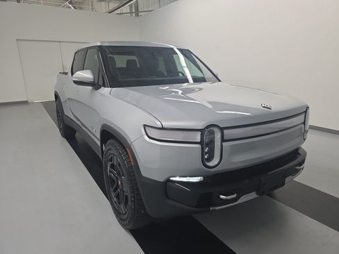 Used 2024 Rivian R1T Adventure AWD/4WD image 7