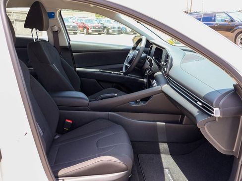 New 2026 Hyundai Elantra SE FWD image 8