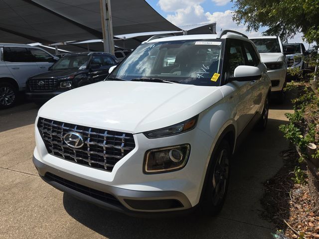 Used 2025 Hyundai Venue SEL FWD image 1