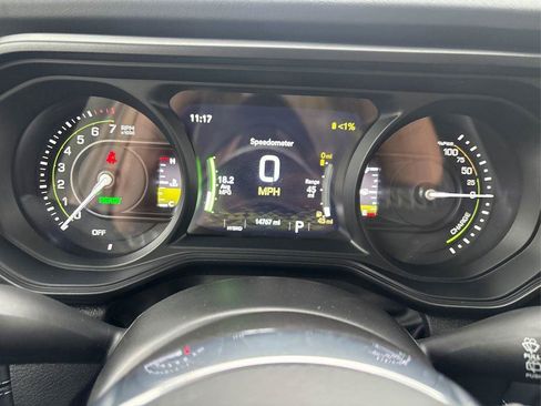 Used 2025 Jeep Wrangler Sahara AWD/4WD image 13