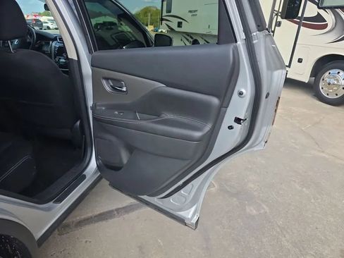 Used 2019 Nissan Murano S image 37