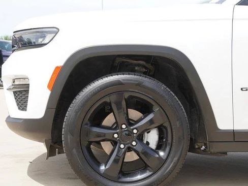 Certified 2024 Jeep Grand Cherokee Limited w/ Black Appearance Package RWD image 4