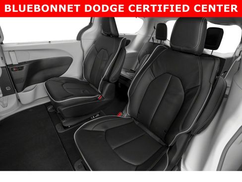 Used 2023 Chrysler Pacifica Touring-L FWD image 8