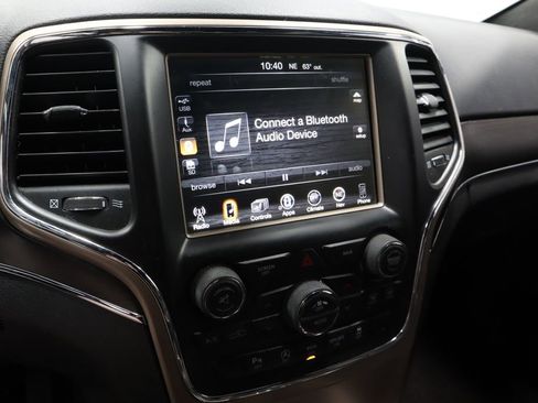 Used 2017 Jeep Grand Cherokee Limited image 32