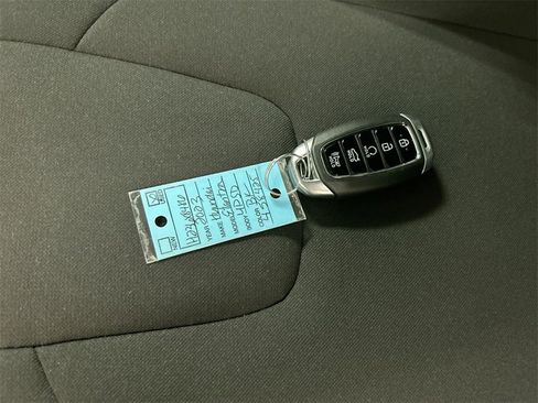 Used 2023 Hyundai Elantra SEL w/ Convenience Package image 12