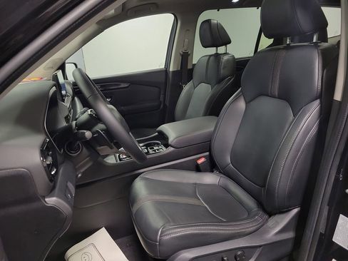 Used 2024 Honda Pilot Touring image 13