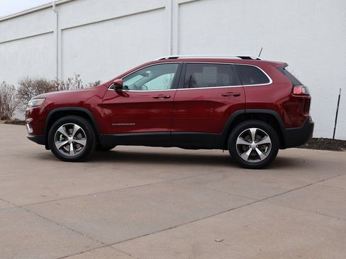 Used 2019 Jeep Cherokee Limited w/ Luxury Group image 5