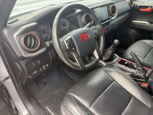 Used 2020 Toyota Tacoma TRD Sport w/ TRD Premium Sport Package AWD/4WD image 10