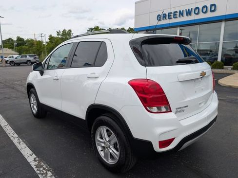 Used 2022 Chevrolet Trax LT w/ LT Convenience Package AWD/4WD image 3