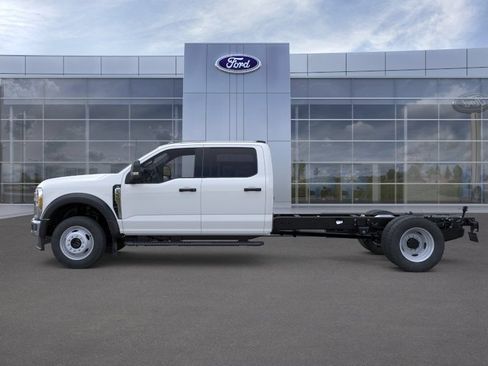 New 2026 Ford F550 4x4 Crew Cab image 3