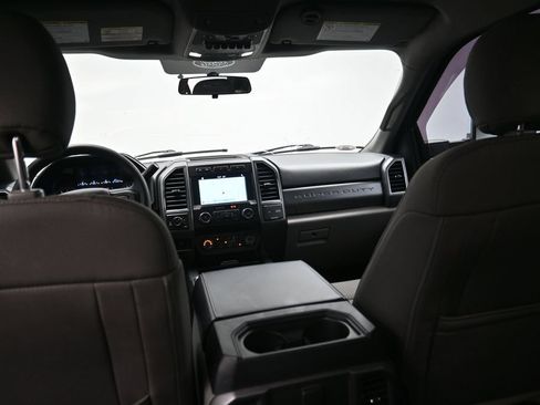 Used 2019 Ford F250 XLT w/ XLT Premium Package AWD/4WD image 12
