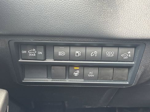 Used 2025 Toyota Tundra Limited AWD/4WD image 32
