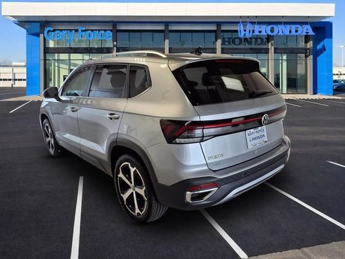 Used 2025 Volkswagen Taos SEL AWD/4WD image 3