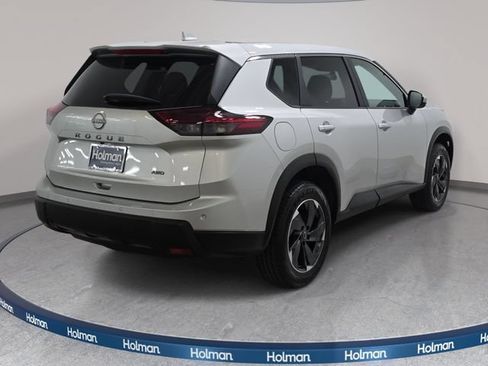 Used 2025 Nissan Rogue SV AWD/4WD image 6
