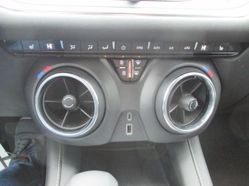 Used 2025 Chevrolet Blazer LT AWD/4WD image 17