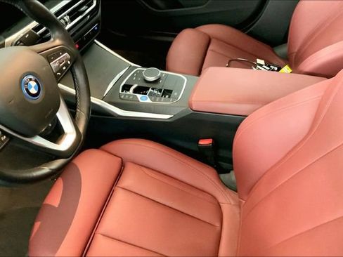Used 2024 BMW i4 eDrive40 w/ Premium Package RWD image 8