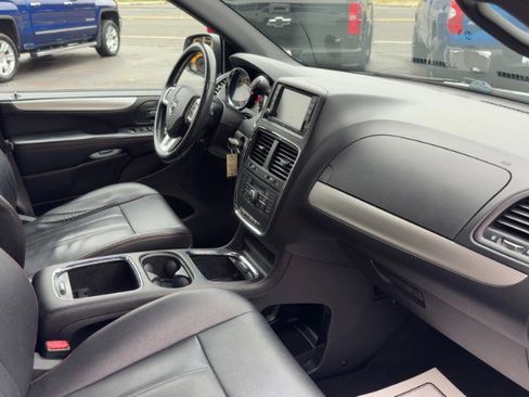 Used 2019 Dodge Grand Caravan GT image 18