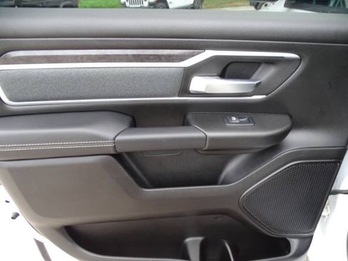 Used 2022 RAM 1500 4x4 Crew Cab Big Horn image 40