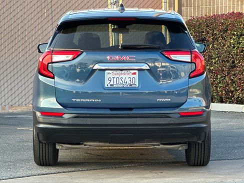 Used 2024 GMC Terrain SLE image 5