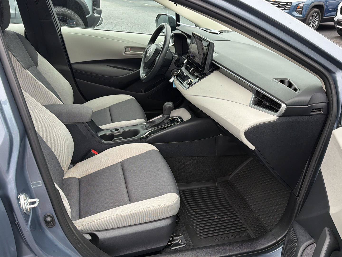 Used 2024 Toyota Corolla LE FWD image 13