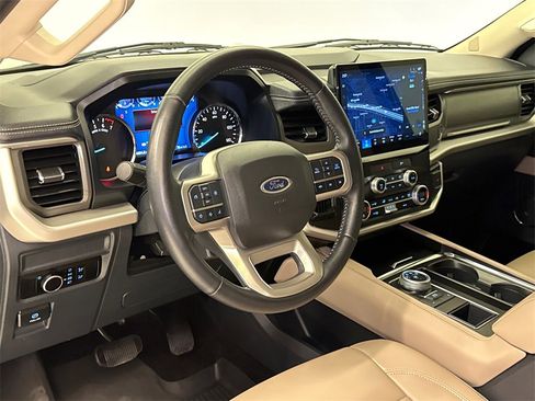 Used 2023 Ford Expedition XLT image 21